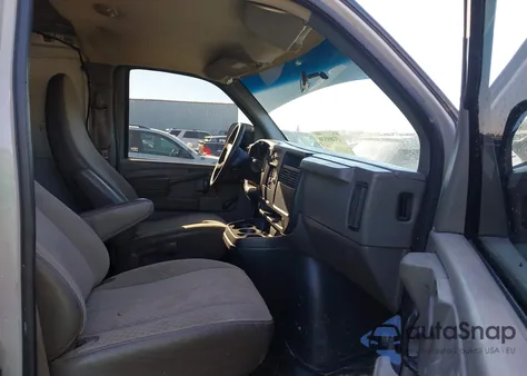 2003 Chevrolet Express from USA, damaged, VIN 1GCFG25T031101266